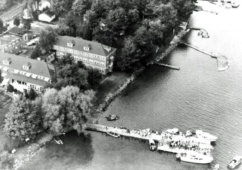 Topinabee Hotel