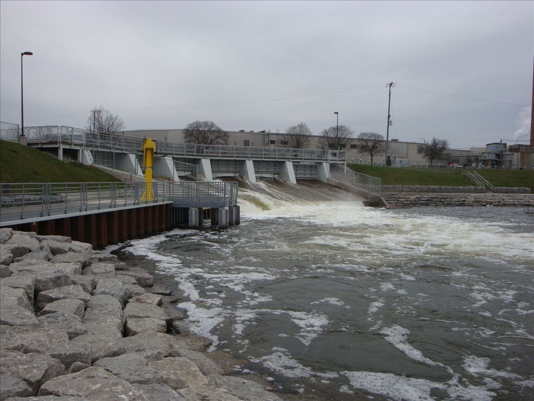 cheboygan_lock_dnr_2.jpg