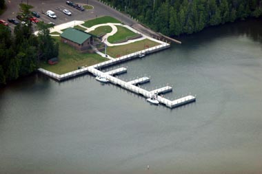 copper_harbor_marina.jpg
