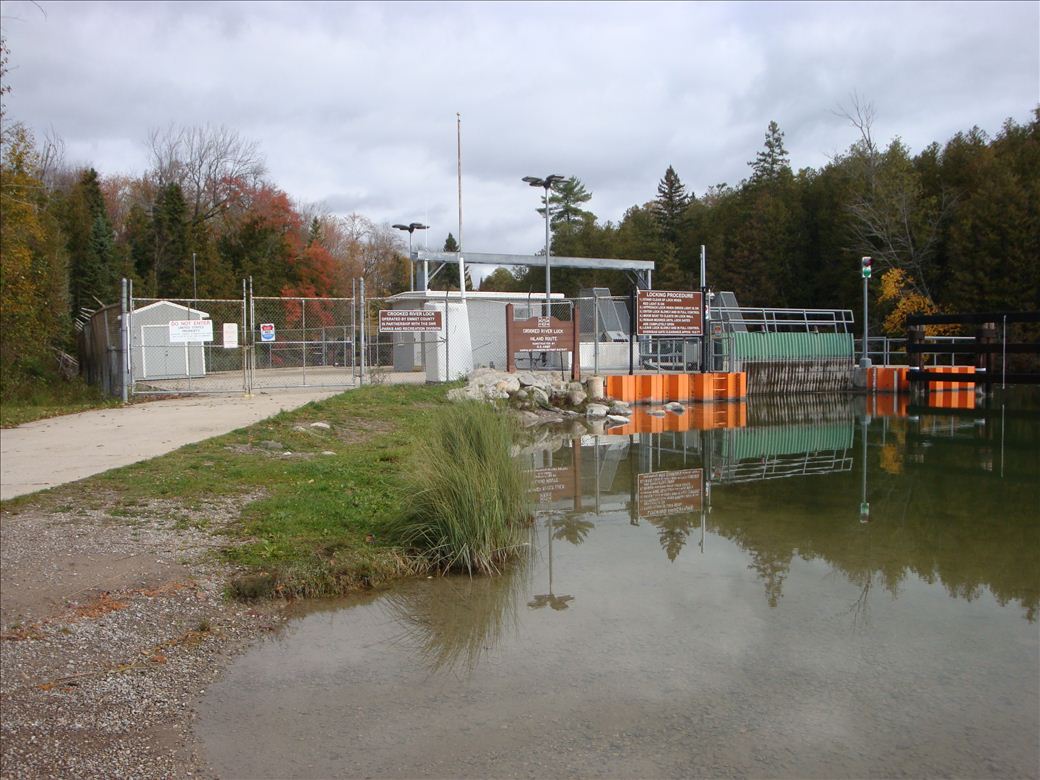crooked_river_lock_3.jpg