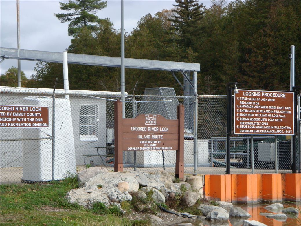 crooked_river_lock_5.jpg