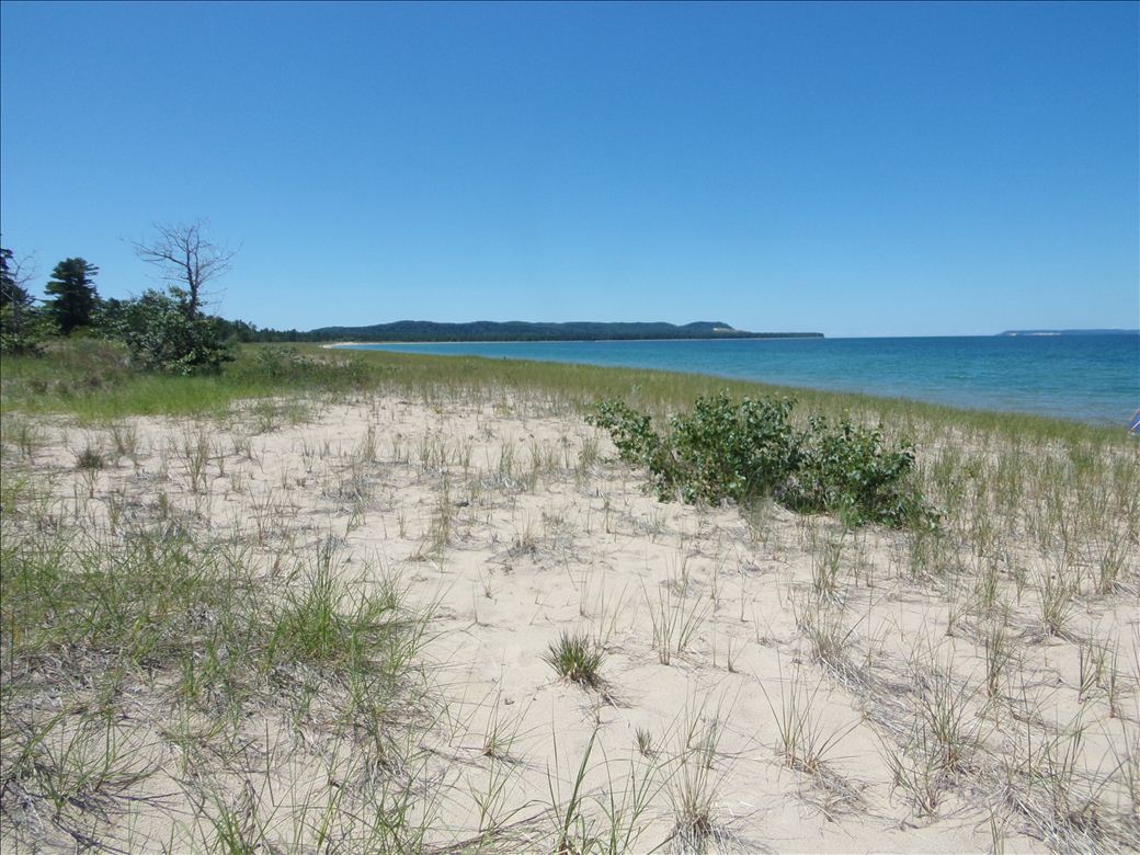 Good Harbor Bay picnic area access - Michigan Water Trails