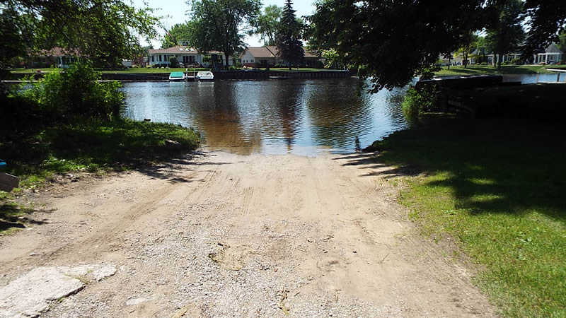 kawkawlin_river_access_site_2_revilo_road_end_sm.jpg